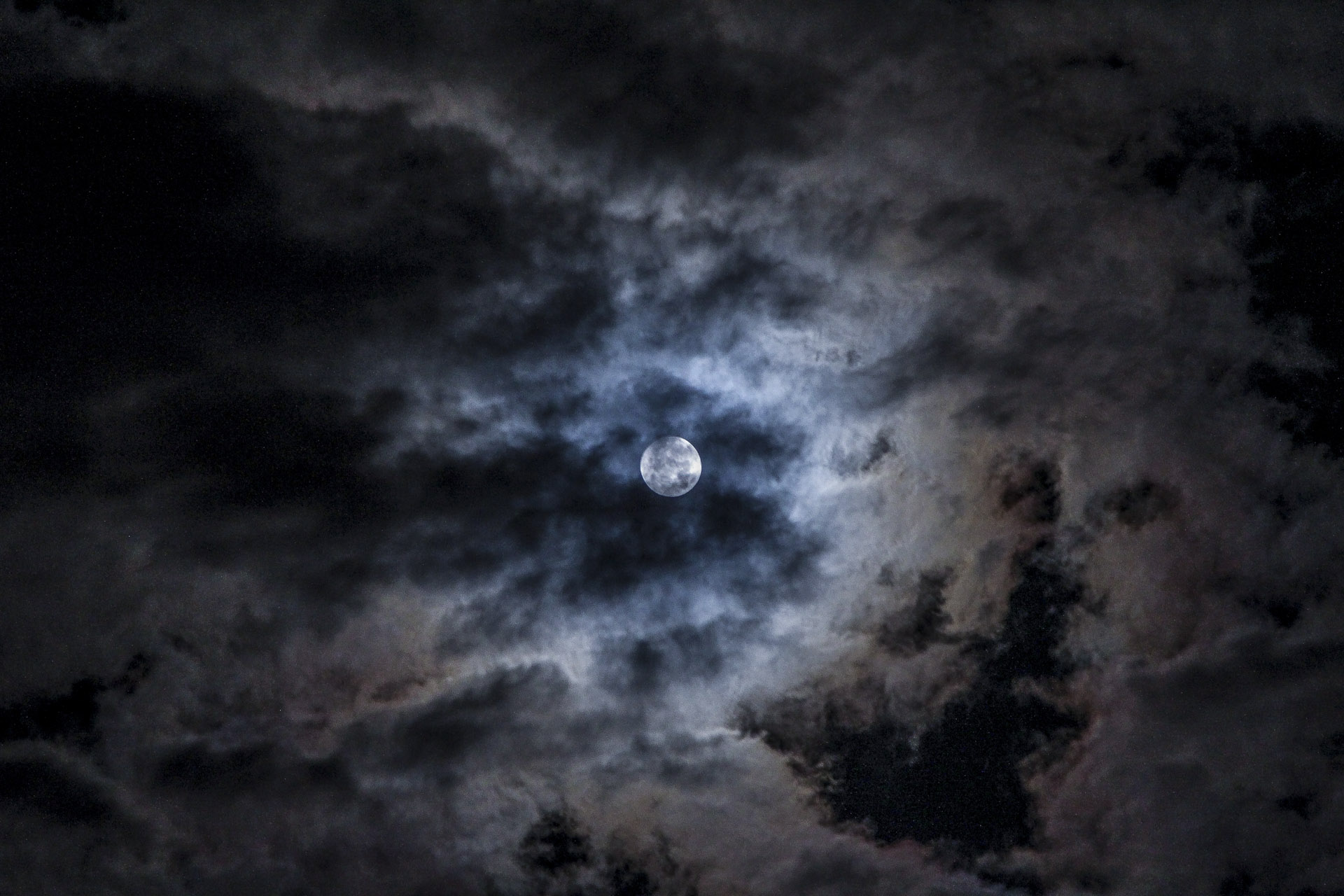 Next pigeonhole => Moonlight Sonata // Petr Nuska - Photography  - woreshack.cz